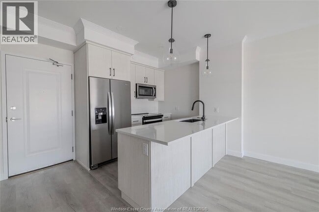 Photo du bâtiment - 1740 Sprucewood Ave