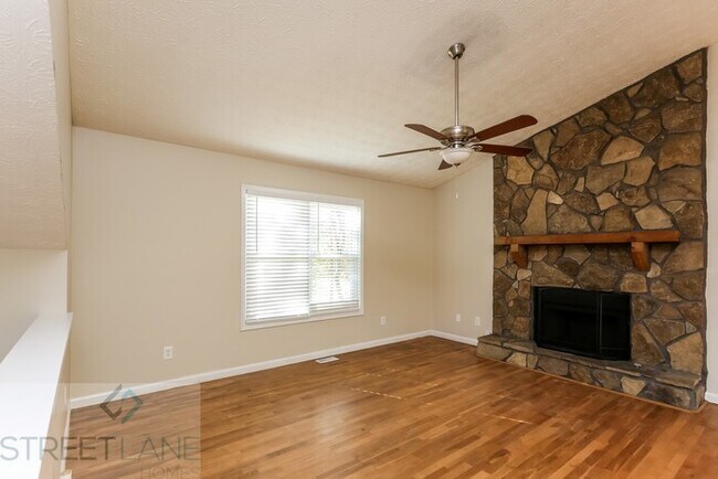 Foto del edificio - REDUCED! - Now offering $1125 off first fu...