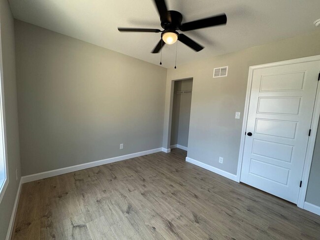Building Photo - 11 Meadow Dr