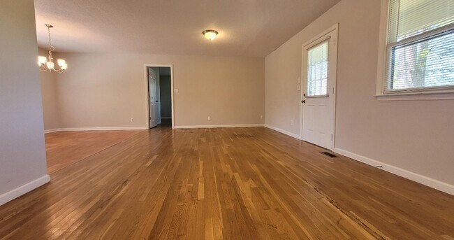 Foto del edificio - 4321 Lynchburg Rd