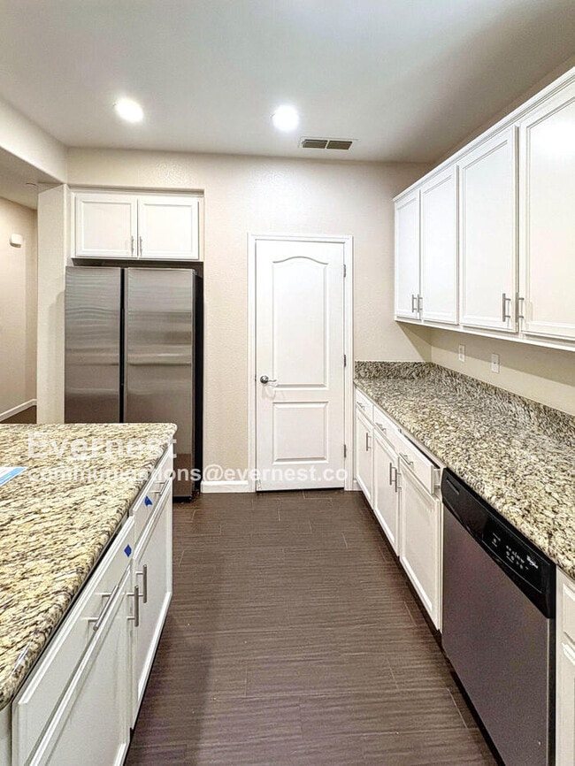 Building Photo - 3343 Vittoria Loop