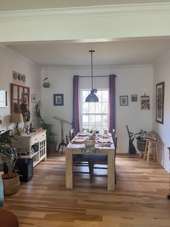 Building Photo - "Spacious 4-Bedroom Retreat with Modern Comforts on Settlers Way, Nashville!" Fenced Backyard!