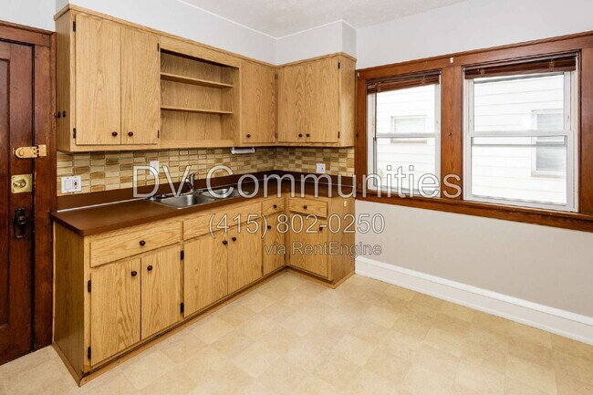 Building Photo - 3765 W 134th St