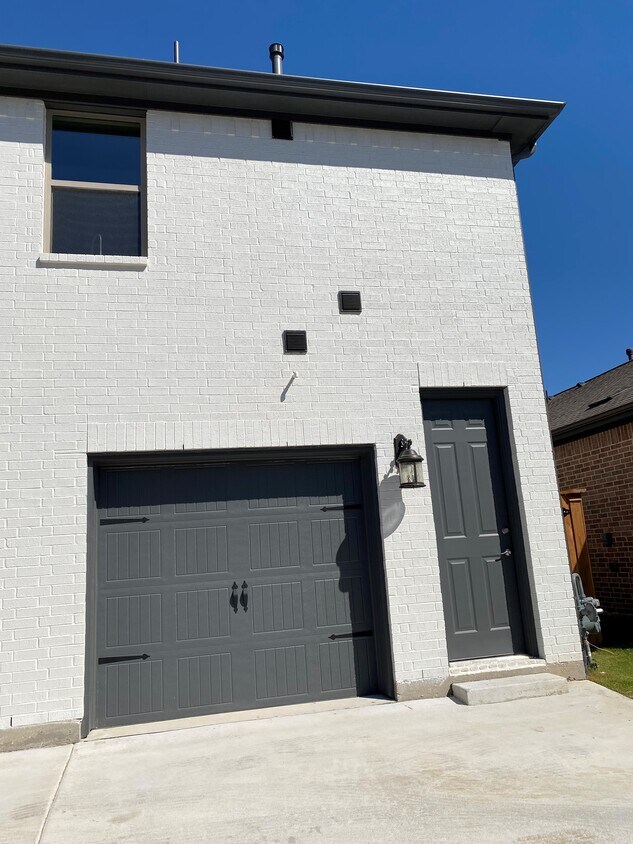 Primary Photo - 4504 Sapphire Falls Way