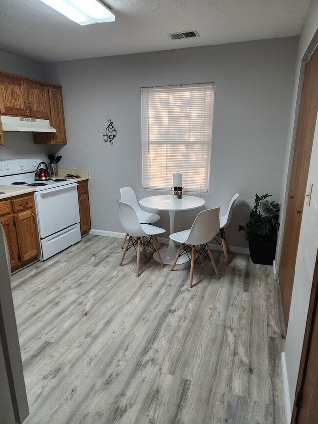 Foto del edificio - Fully Furnished Rental