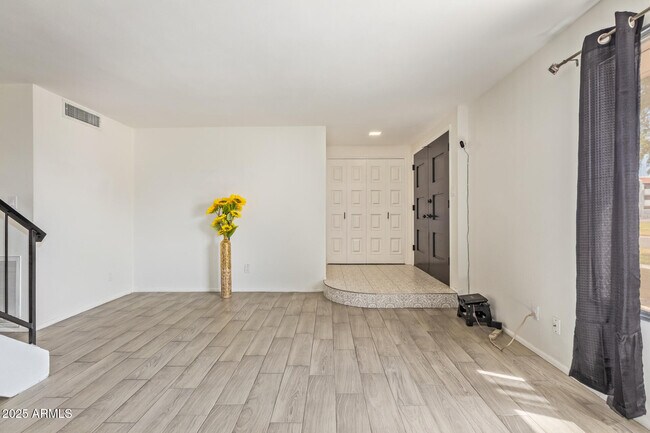 Foto del edificio - 4807 W Northern Ave