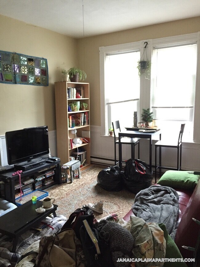 Building Photo - 108 Hyde Park Ave