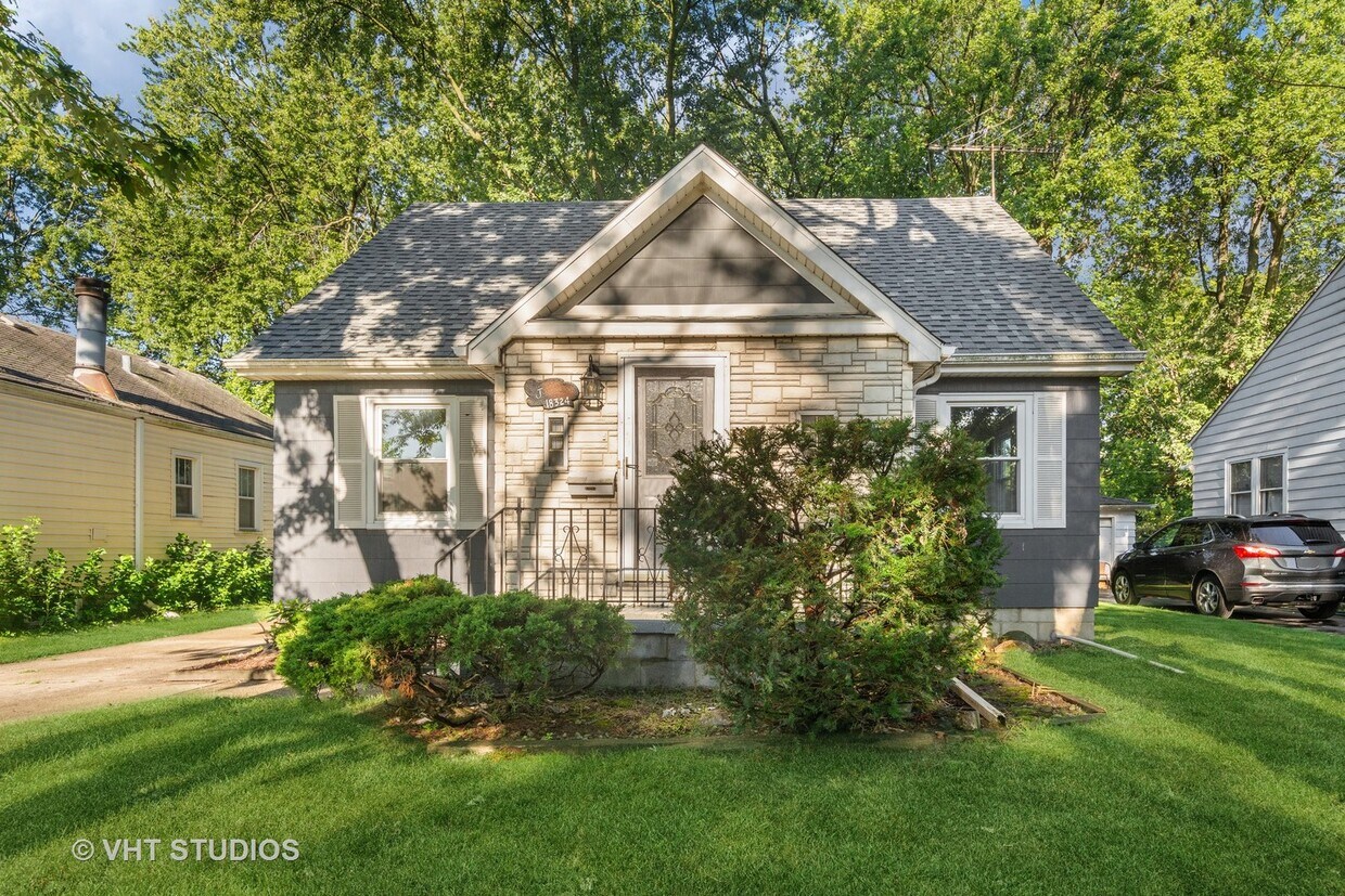 Primary Photo - 18324 Oakwood Ave