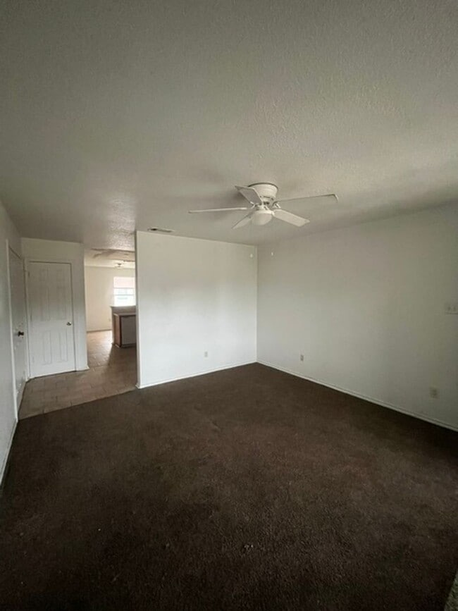 Building Photo - 3303 Toledo Dr