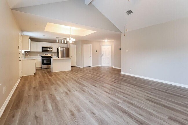 Building Photo - 16201 N View Ct