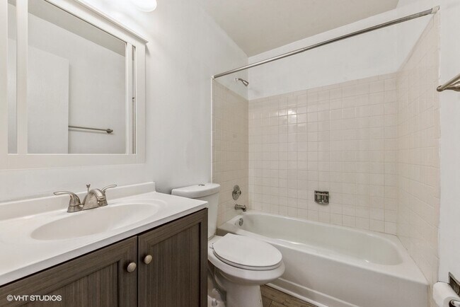 Building Photo - 607 Berkley Ct