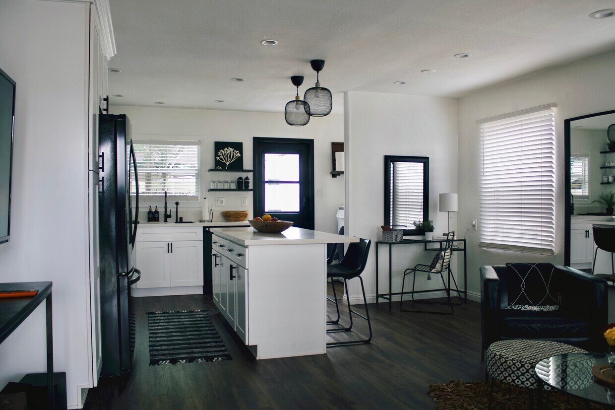 Foto principal - 241 E Home St