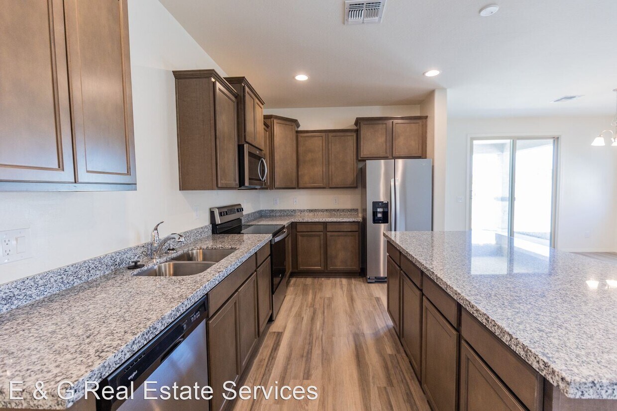 Foto principal - 3 br, 2 bath House - 17762 W Paraiso Dr