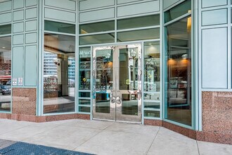 Building Photo - 10 Queens Quay W