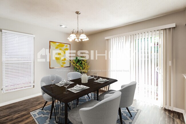 Foto del edificio - 770 Brittany Ct