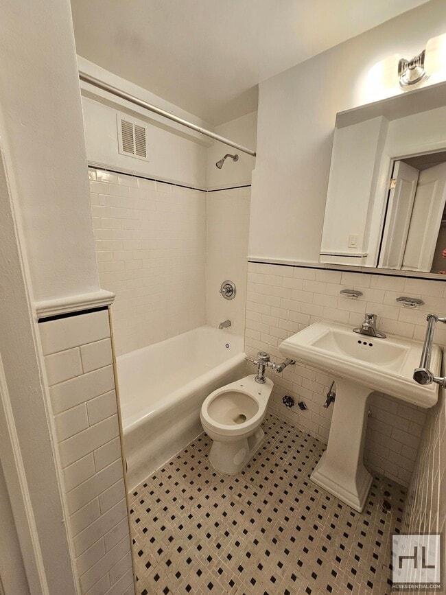 Building Photo - Studio Apartment in West Village | 7th Flo...