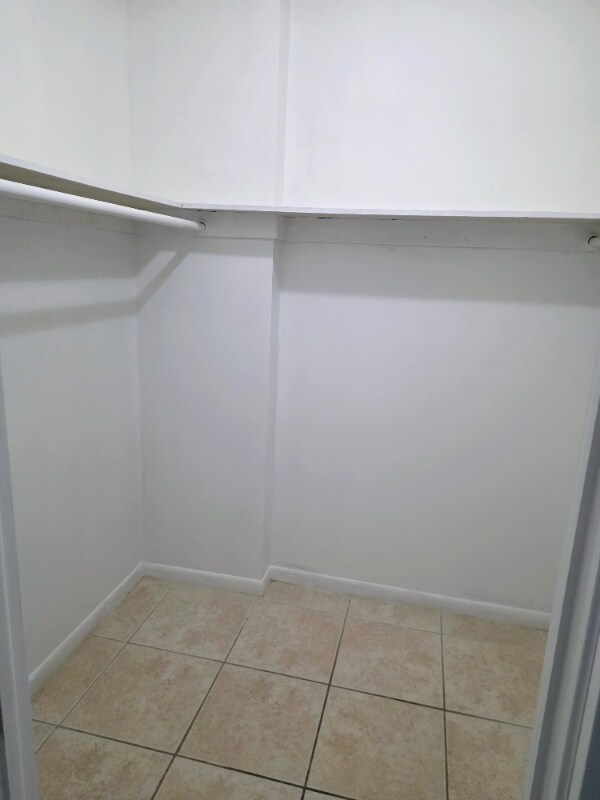 Building Photo - 320 NE 12th Ave