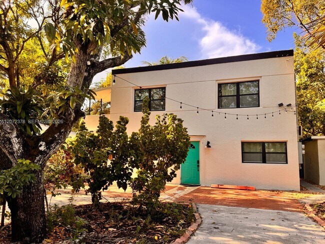 Foto del edificio - 277 NE 55th St