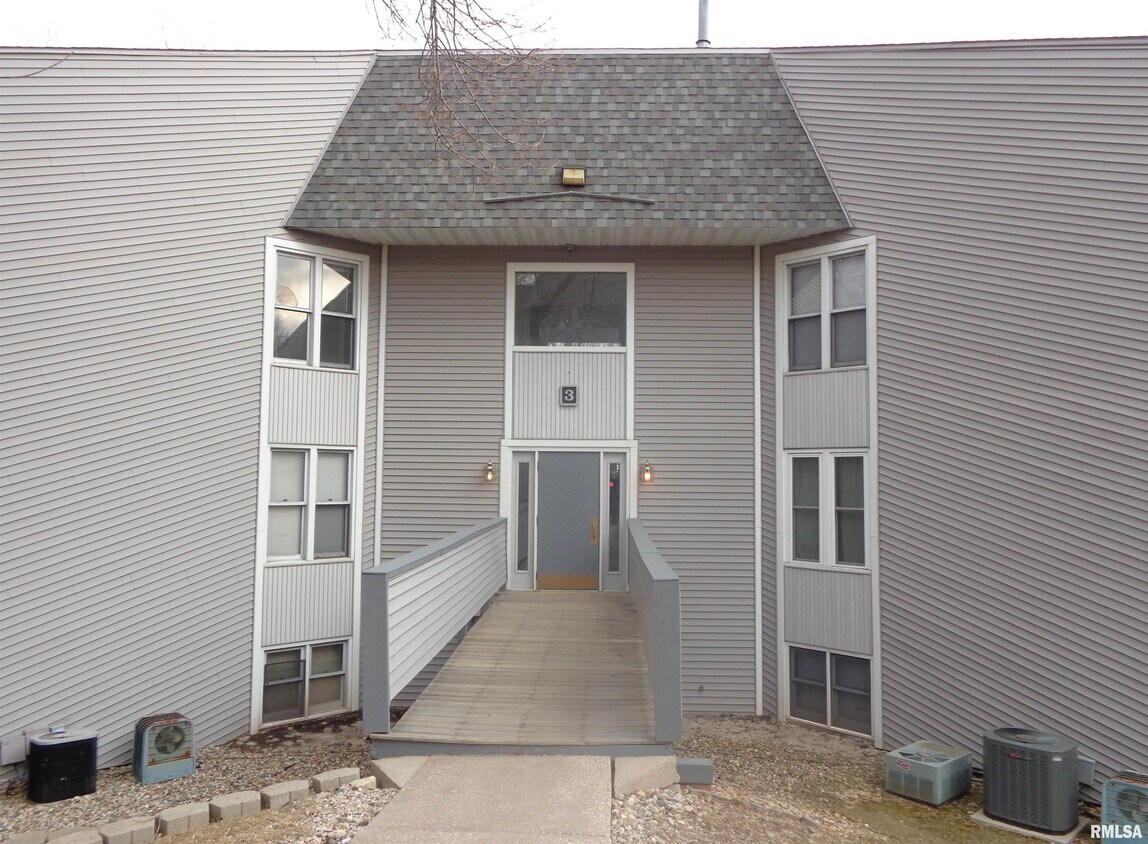 2608 W Willowlake Dr Unit 111, Peoria, IL 61614 Apartment for Rent in