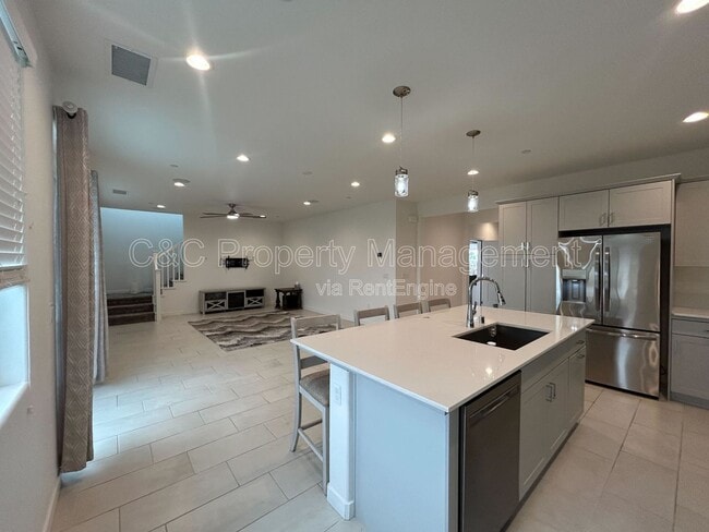 Building Photo - 711 Robert Ave