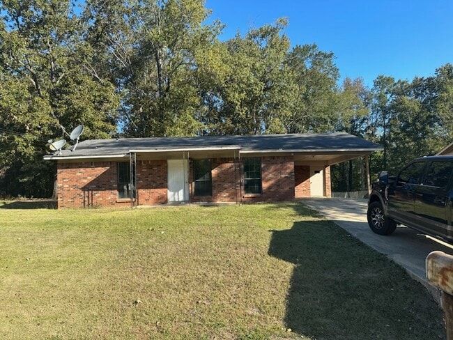 Building Photo - 842 Fernwood Dr