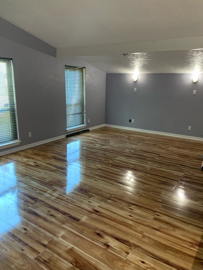 Living Room - 9421 County View Rd
