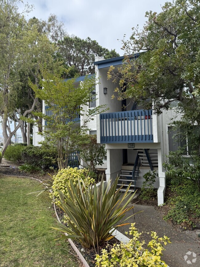 Building Photo - 902 Camino Real