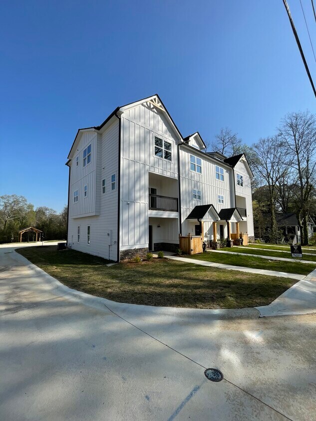 Primary Photo - 107 W Chandler St