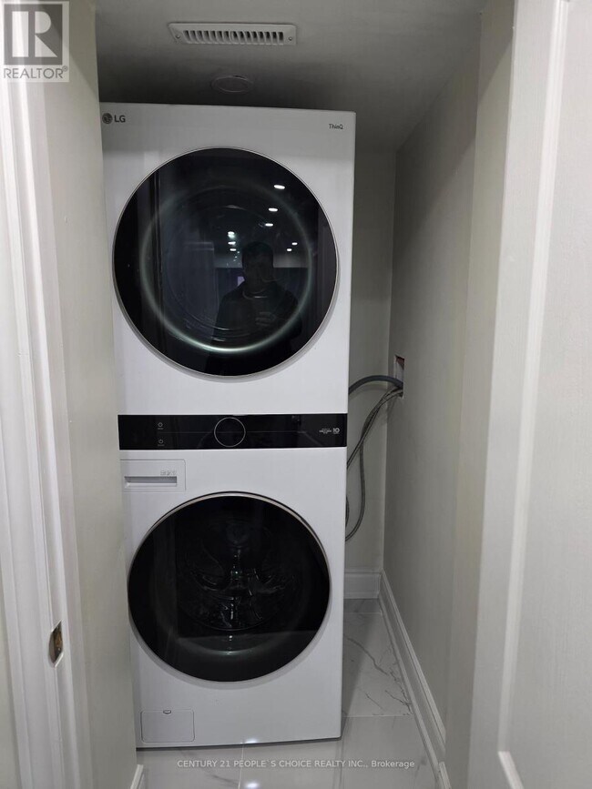 Building Photo - 26 Openbay Gardens