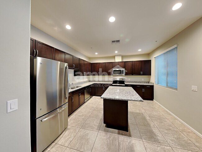 Foto del edificio - 20725 W Point Ridge Rd