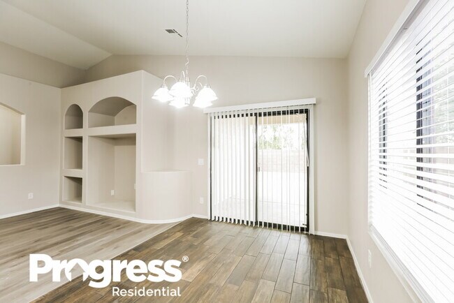 Foto del edificio - 2558 W Lynne Ave
