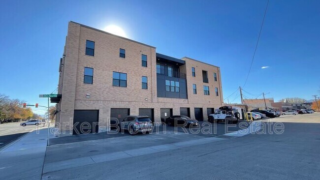 Building Photo - 24 W Main St