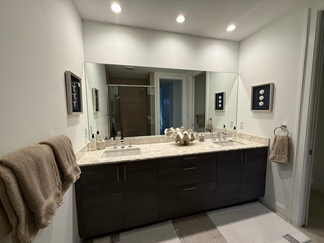 Foto del edificio - 1111 Central Ave