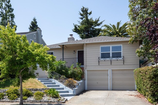 Building Photo - 1437 Cabrillo Ave