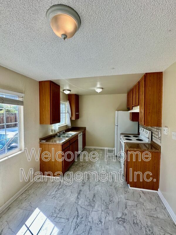 Foto del edificio - 2225 Hillsborough Ct