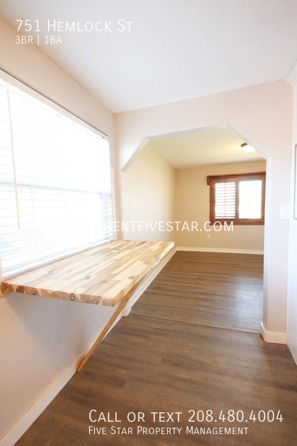 Building Photo - 751 Hemlock St