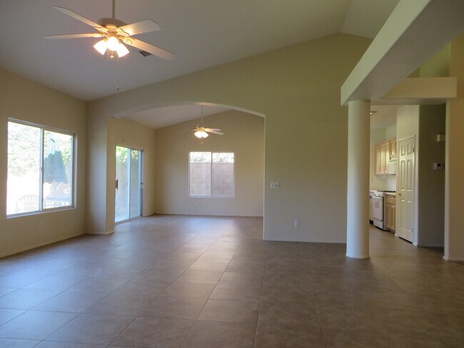 Building Photo - 44775 Los Manos Dr
