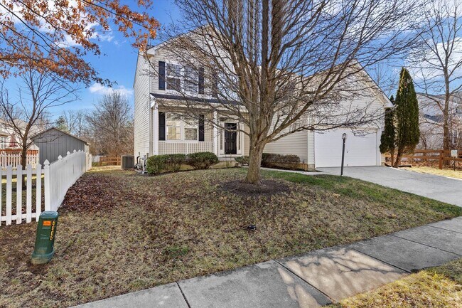 Foto del edificio - 4BR Columbia Home w/ Finished Basement, Deck & Open Green Space