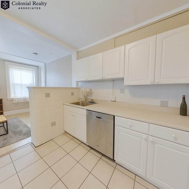 Building Photo - 72 Egmont St