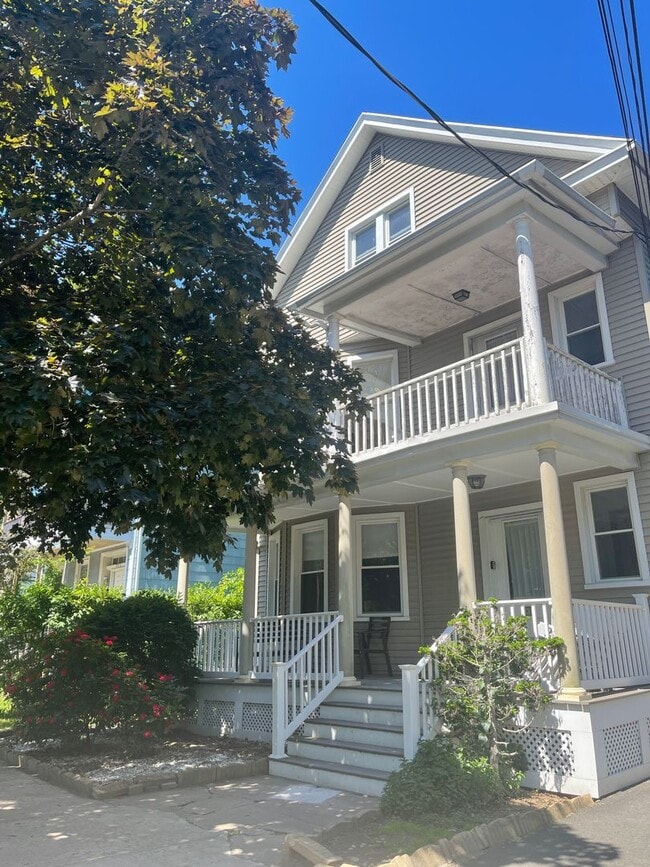 Building Photo - 236 Nicoll St