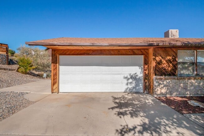 Building Photo - Charming 3-Bedroom Family Home in Orchard Mesa with Incredible Views!!!