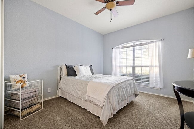 Foto del edificio - Single story home with study located in Miramar.