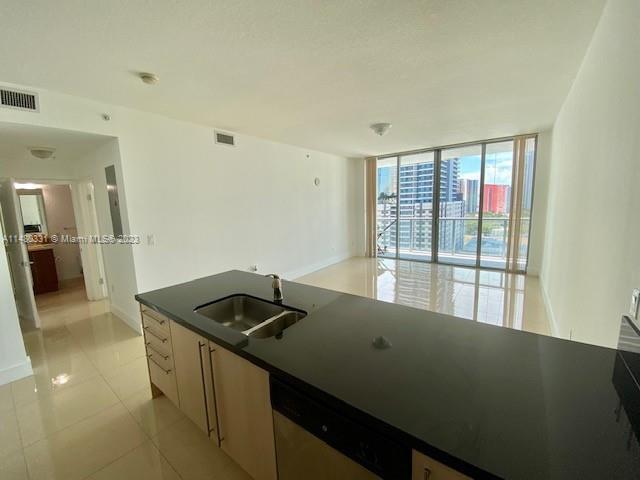 Foto del edificio - 79 SW 12th St