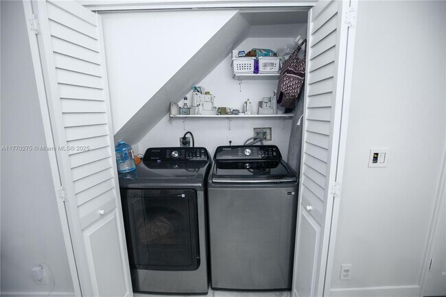 Foto del edificio - 4905 SW 31st Ter