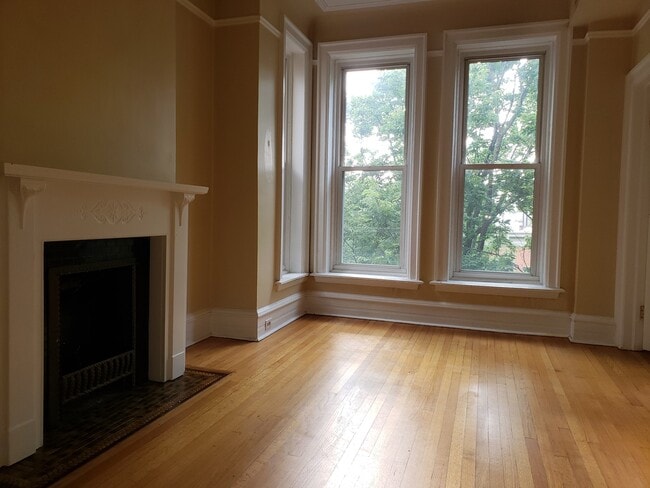 Building Photo - 2241 N Seminary Ave