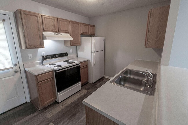 Building Photo - 2603 Northampton Dr