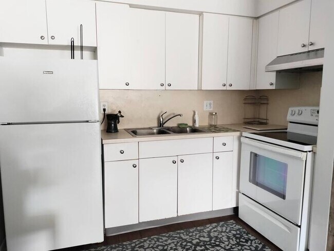 Foto del edificio - 250 Rosery Rd NW