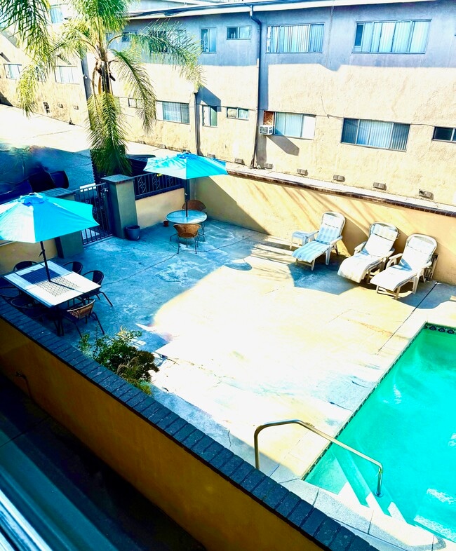 Corteen Courtyard Lounge & Pool - Corteen Place Apartments