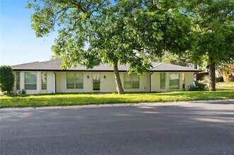 Building Photo - 7636 Skylake Dr
