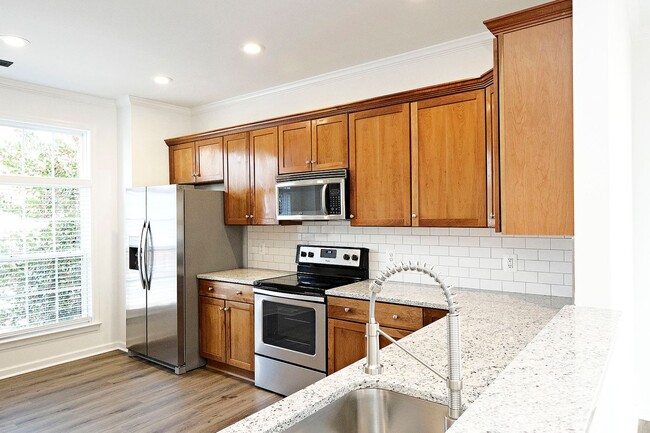 Building Photo - Updated End-Unit Townhome in Crozet